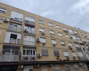 Vista exterior de Pis en venda en  Sevilla Capital amb Aire condicionat