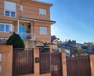 Vista exterior de Casa adosada en venda en Aranjuez amb Aire condicionat, Terrassa i Balcó