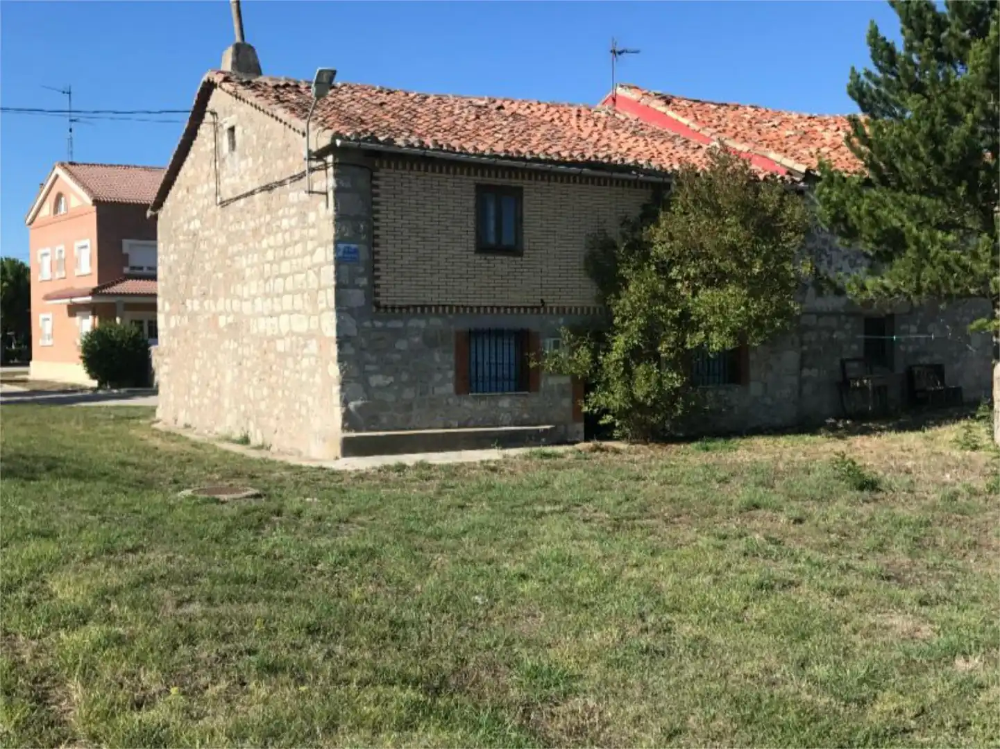 Vista exterior de Casa adosada en venta en Fresno de Rodilla con Jardín privado