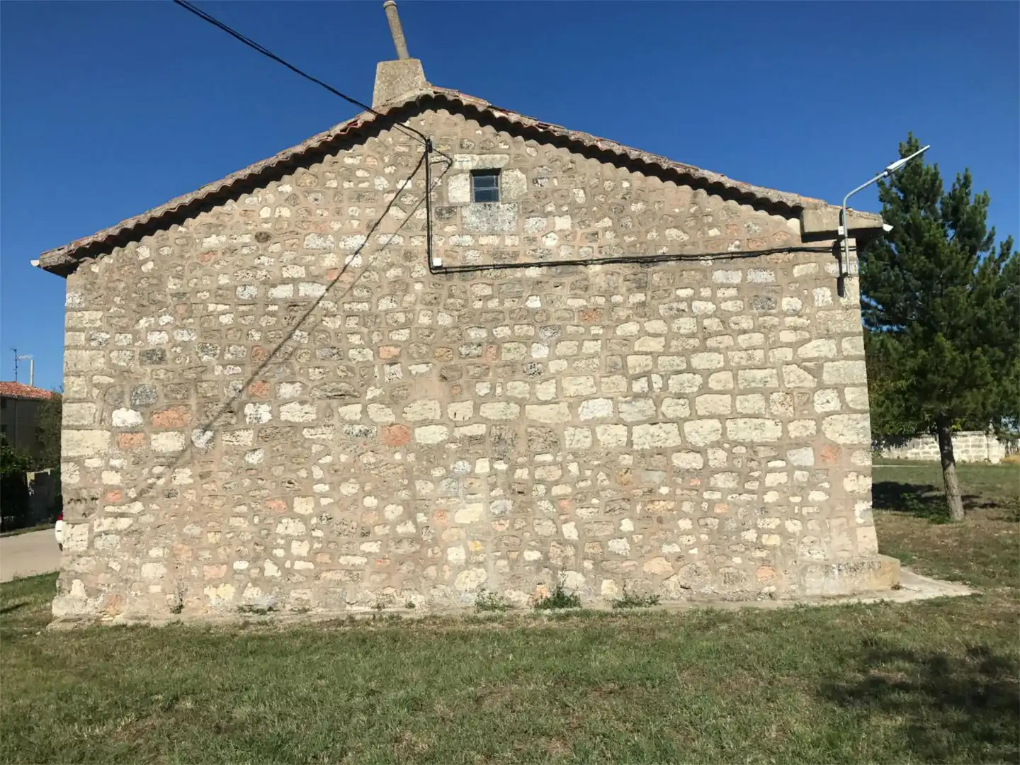 Vista exterior de Casa adosada en venta en Fresno de Rodilla con Jardín privado