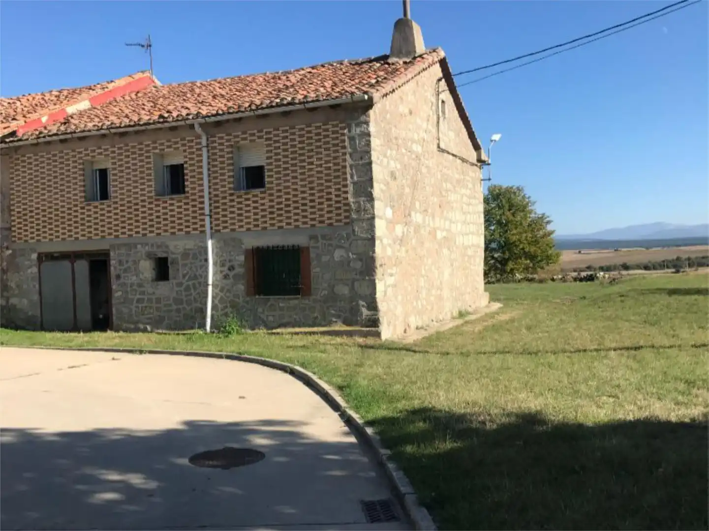 Vista exterior de Casa adosada en venta en Fresno de Rodilla con Jardín privado