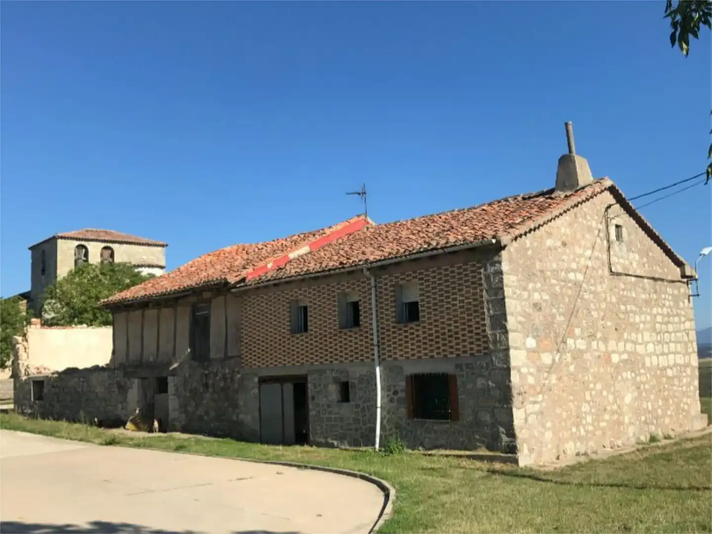 Vista exterior de Casa adosada en venta en Fresno de Rodilla con Jardín privado