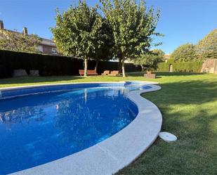 Piscina de Casa adosada de lloguer en Sant Andreu de Llavaneres amb Aire condicionat, Calefacció i Jardí privat