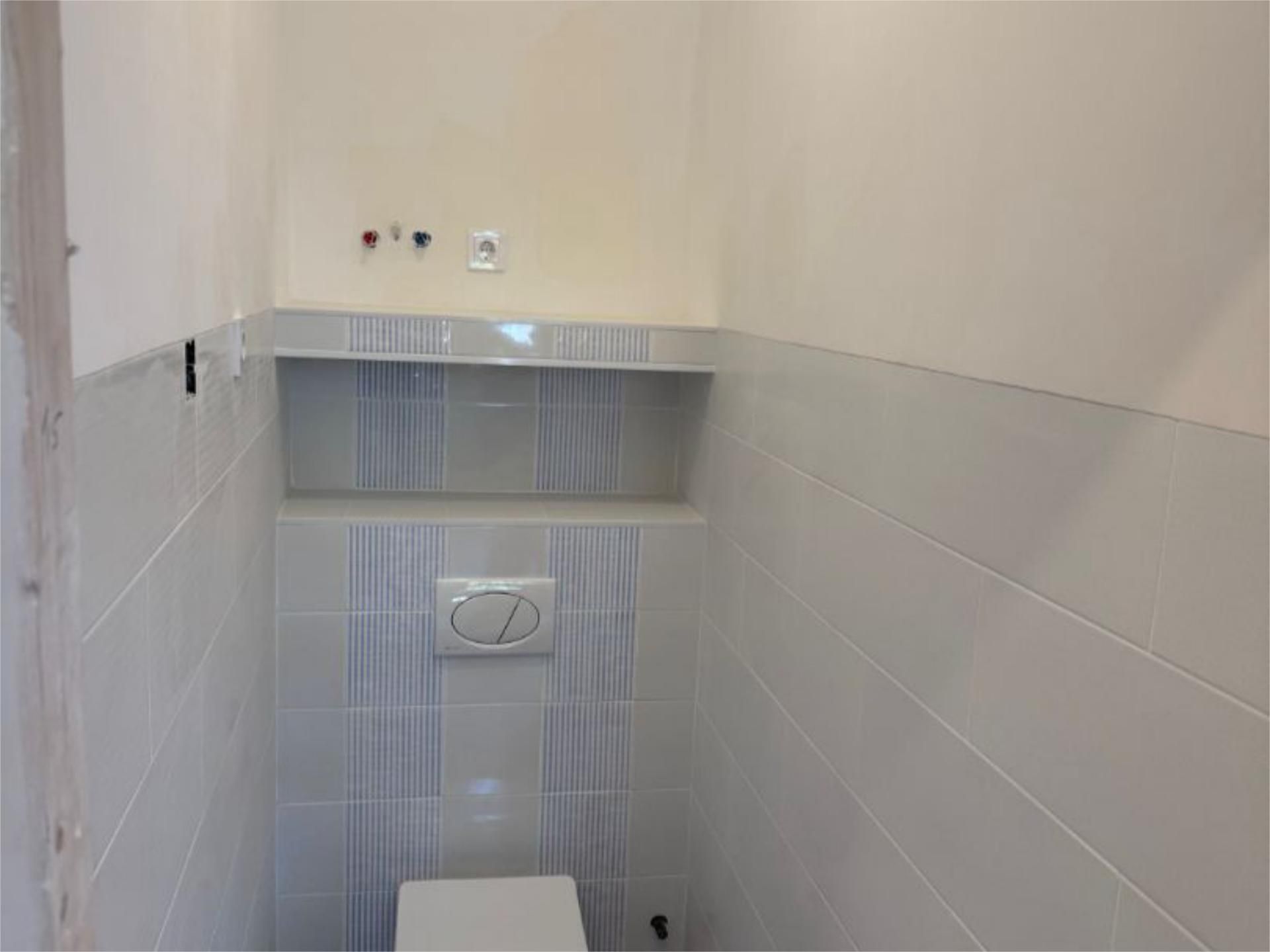 Bathroom of Planta baja for sale in  Madrid Capital