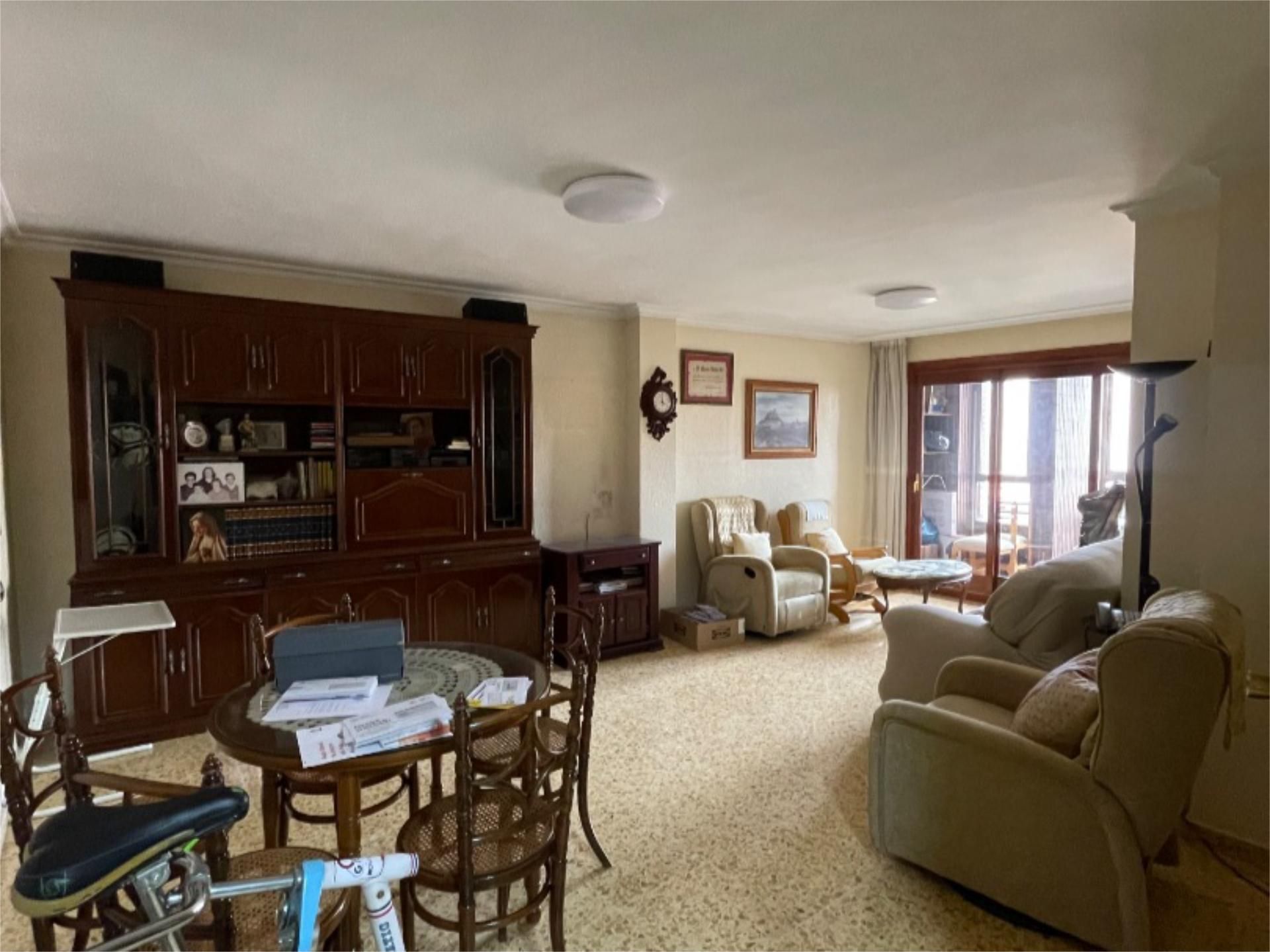 Sala de estar de Piso en venta en Almansa con Calefacción, Terraza y Amueblado