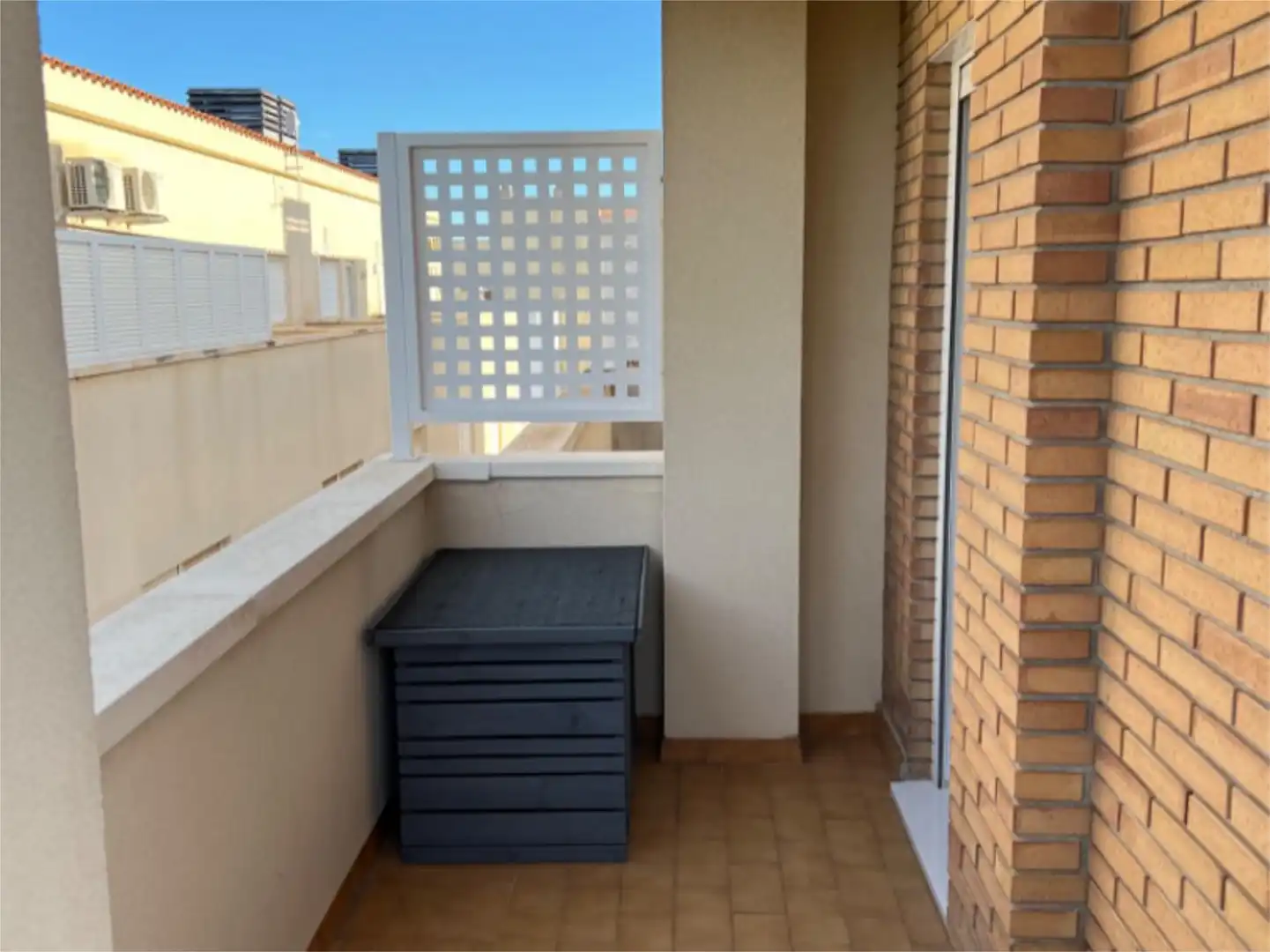 Einfamilien-Reihenhaus zum Verkauf in Carrer Pau Casals, 28, L'Ampolla Terrasse von Einfamilien-Reihenhaus zum Verkauf in L'Ampolla mit Klimaanlage, Heizung und Terrasse