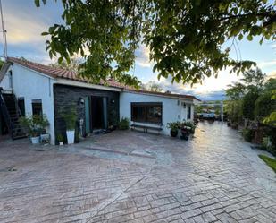 Vista exterior de Casa o xalet en venda en Valdeavero amb Aire condicionat, Terrassa i Piscina