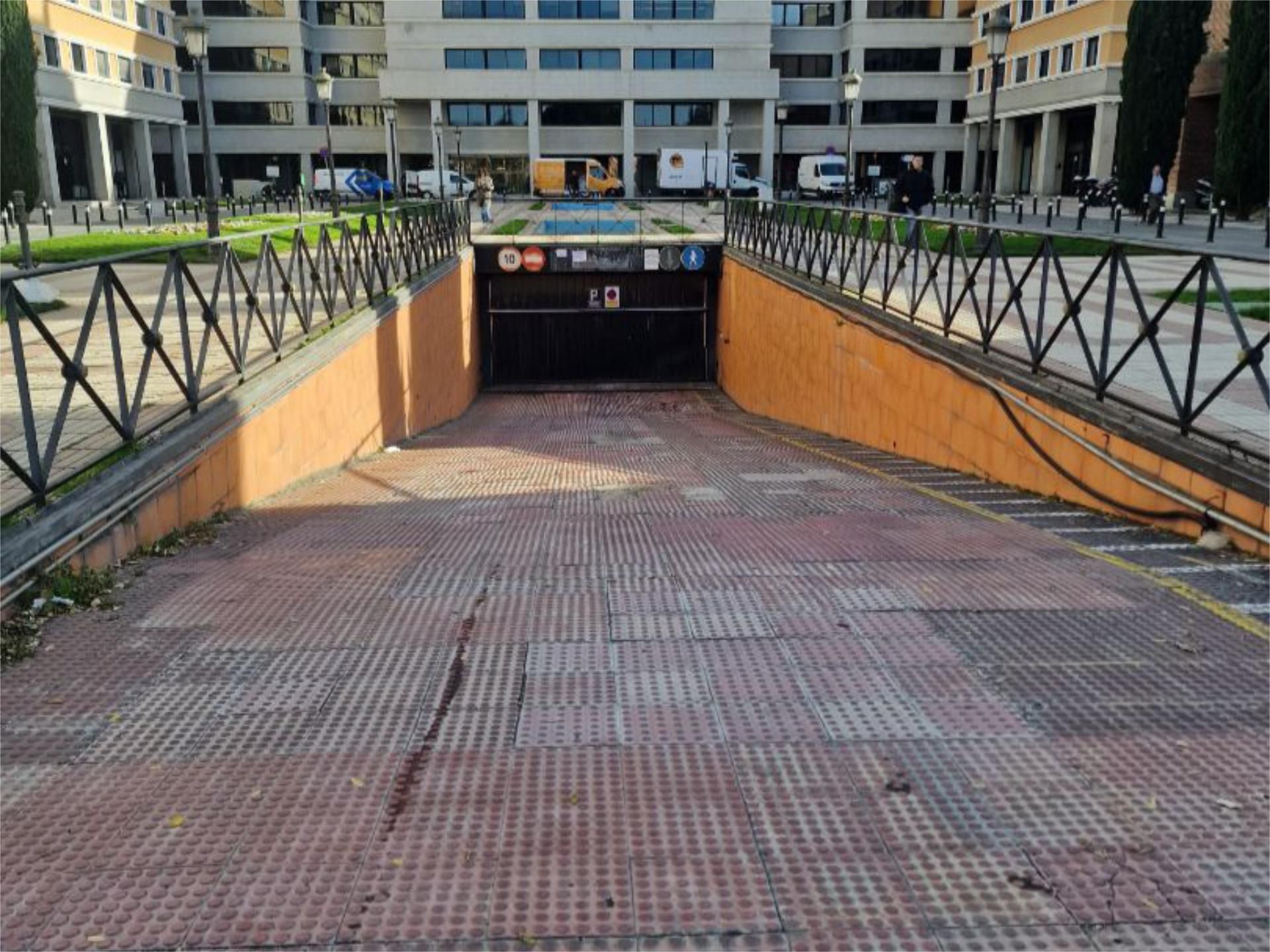 Aparcament de Garatge en venda en  Madrid Capital