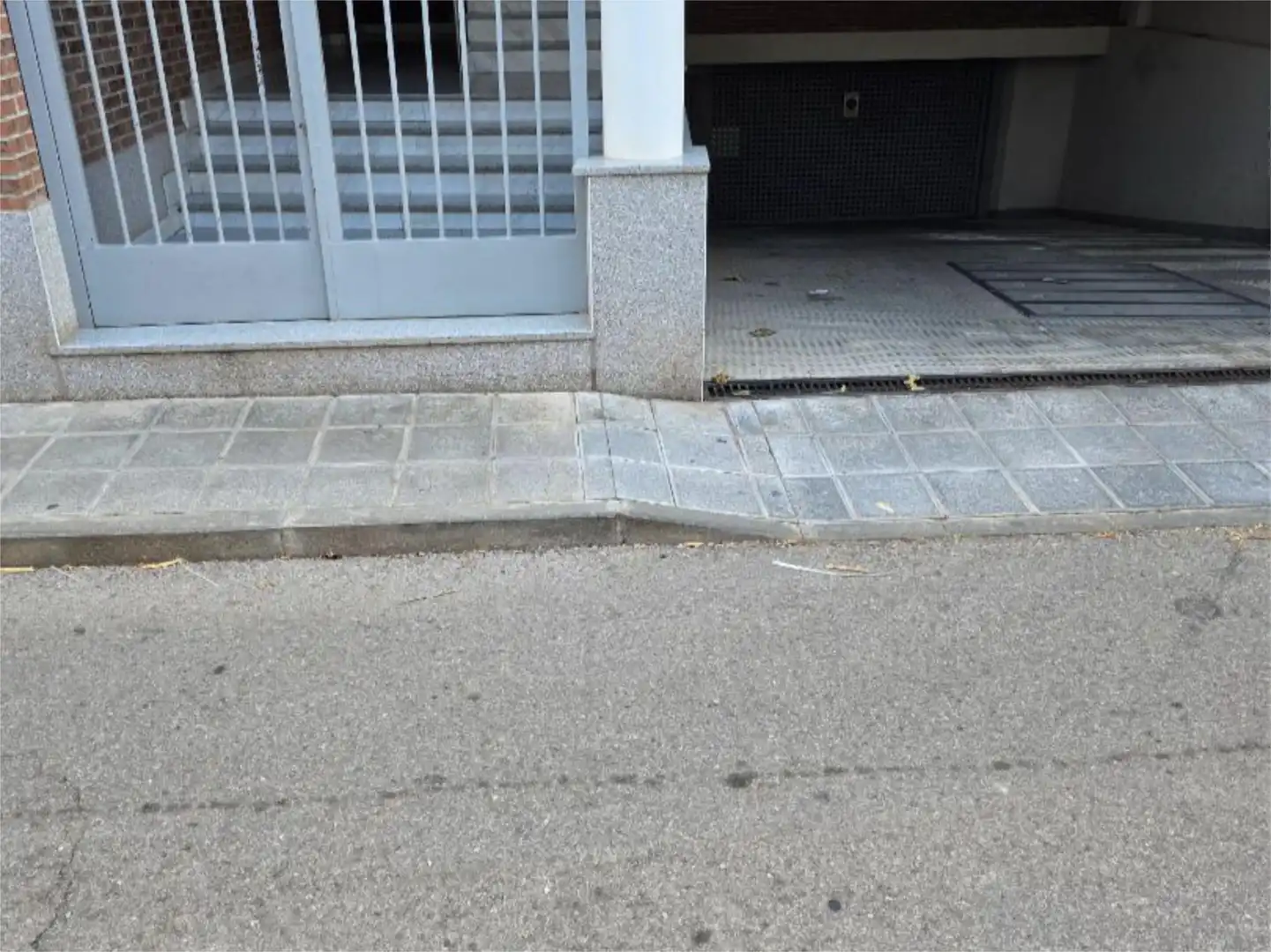 Pis en venda a Calle Cruz, 7, Marchamalo Vista exterior de Pis en venda en Marchamalo amb Aire condicionat, Terrassa i Balcó