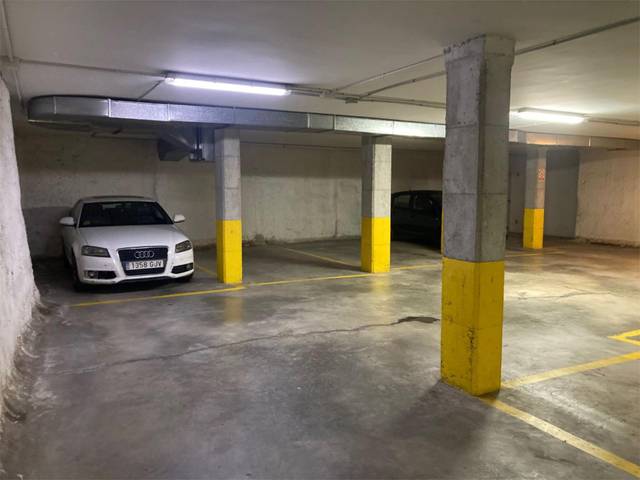 Garaje en Alquiler en Carrer de Josep Torras I Bages, 57 en Instituts