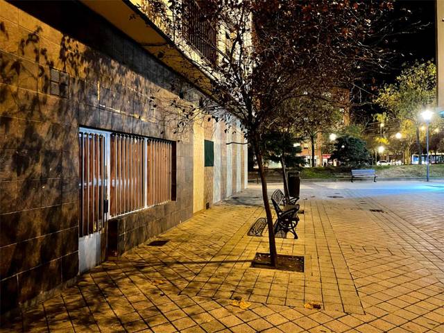 Local comercial en Alquiler en Calle Vitigudino, 45 en Carmelitas