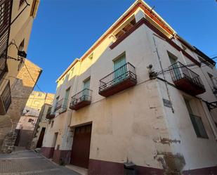 Vista exterior de Casa adosada en venda en Gandesa amb Terrassa, Traster i Moblat