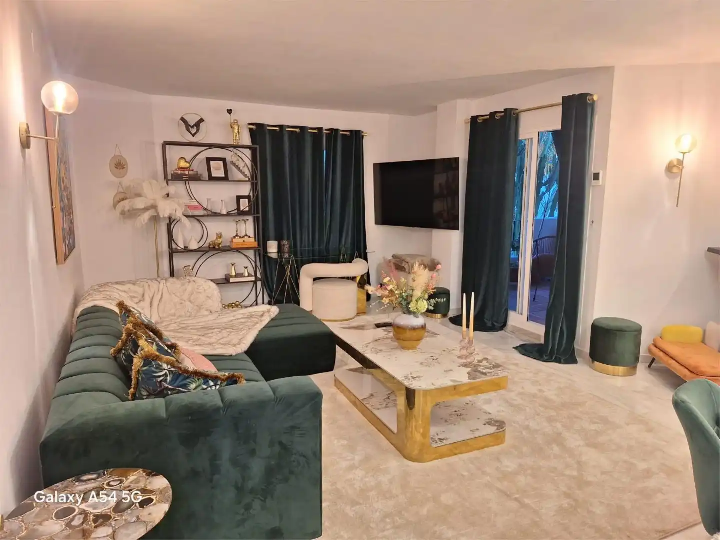 Pis de lloguer a Urbanización Los Naranjos de Marbella, 399, La Dama de Noche - La Alzambra Sala d'estar de Pis de lloguer en Marbella amb Aire condicionat, Terrassa i Piscina