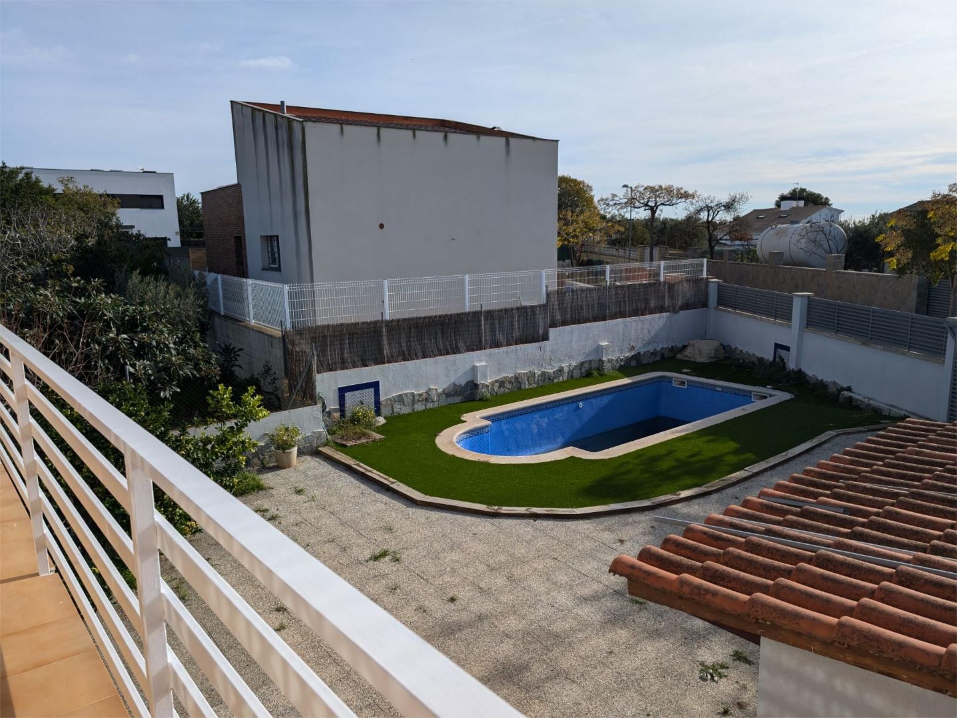 Piscina de Casa o xalet en venda en Vilanova i la Geltrú amb Terrassa, Piscina i Balcó