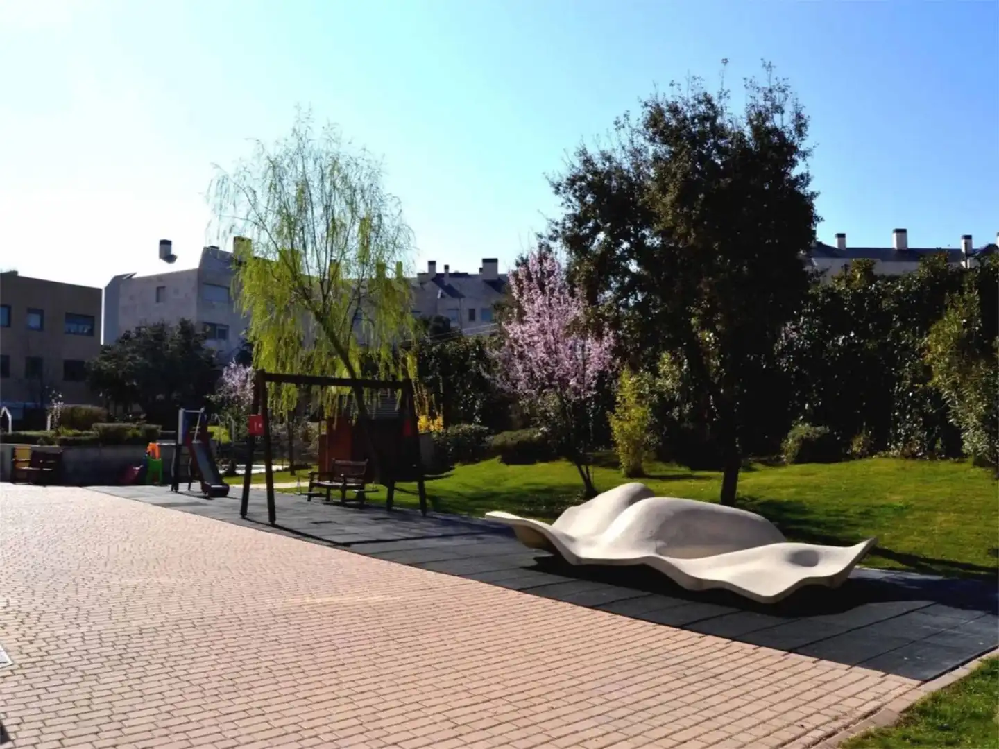 Ático en venta en Paseo de los Parques, 30, Encinar de los Reyes Vista exterior de Ático en venta en La Moraleja con Aire acondicionado, Calefacción y Jardín privado