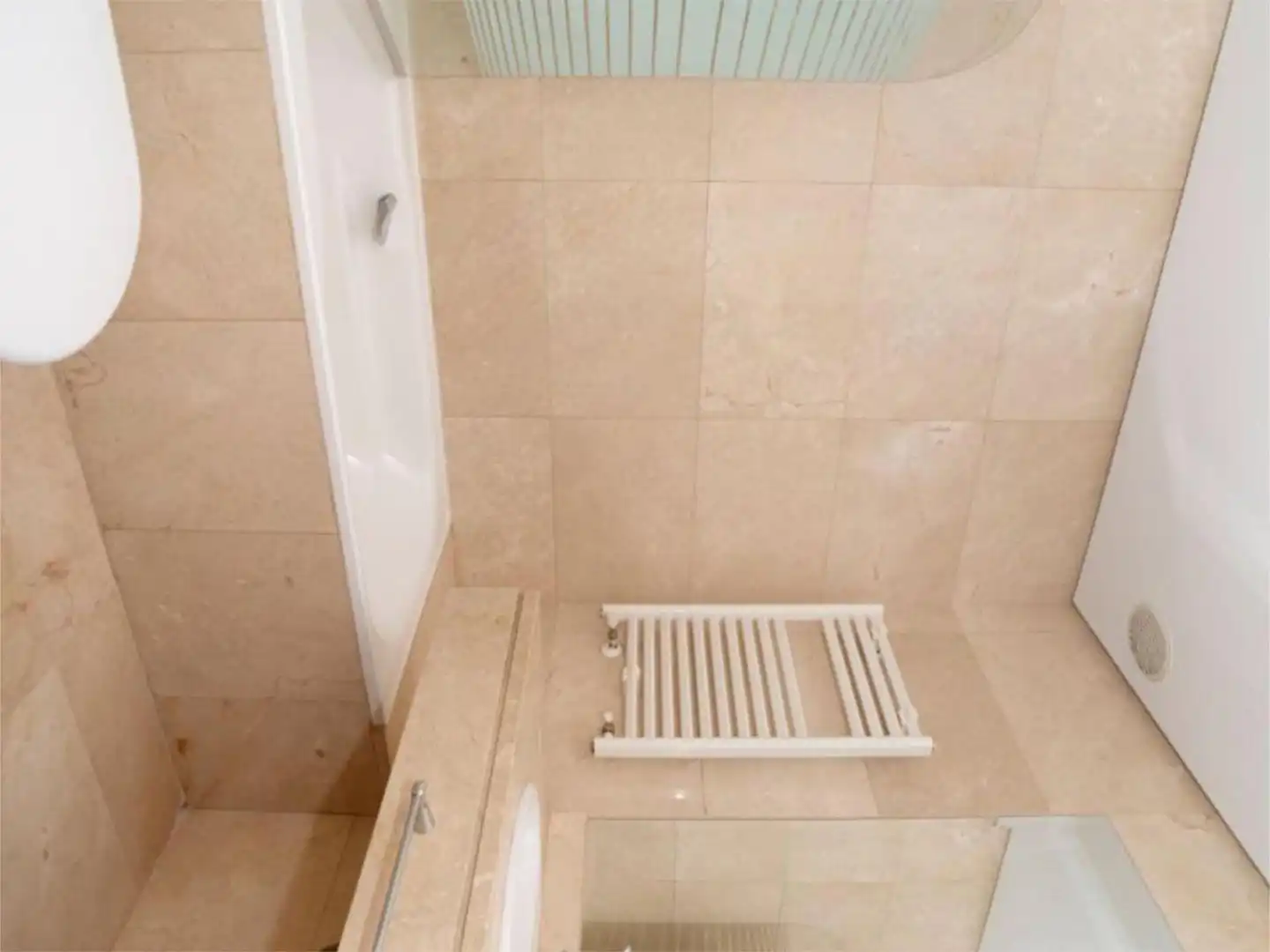 Ático en venta en Paseo de los Parques, 30, Encinar de los Reyes Baño de Ático en venta en La Moraleja con Aire acondicionado, Calefacción y Jardín privado