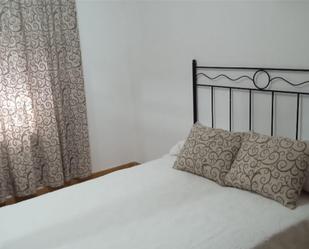 Bedroom of Flat to share in León Capital   with Heating, Parquet flooring and Storage room
