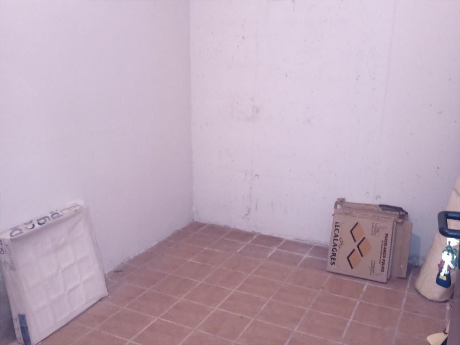 Box room to rent in Montequinto