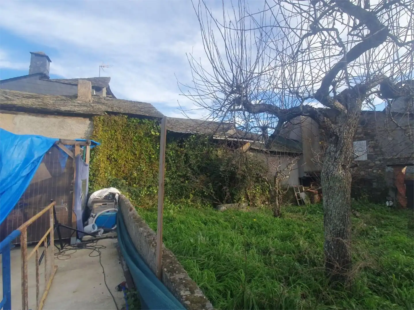 Casa adosada en venta en Cacabelos