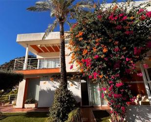 Vista exterior de Casa o xalet en venda en Sagunto / Sagunt amb Aire condicionat, Calefacció i Jardí privat