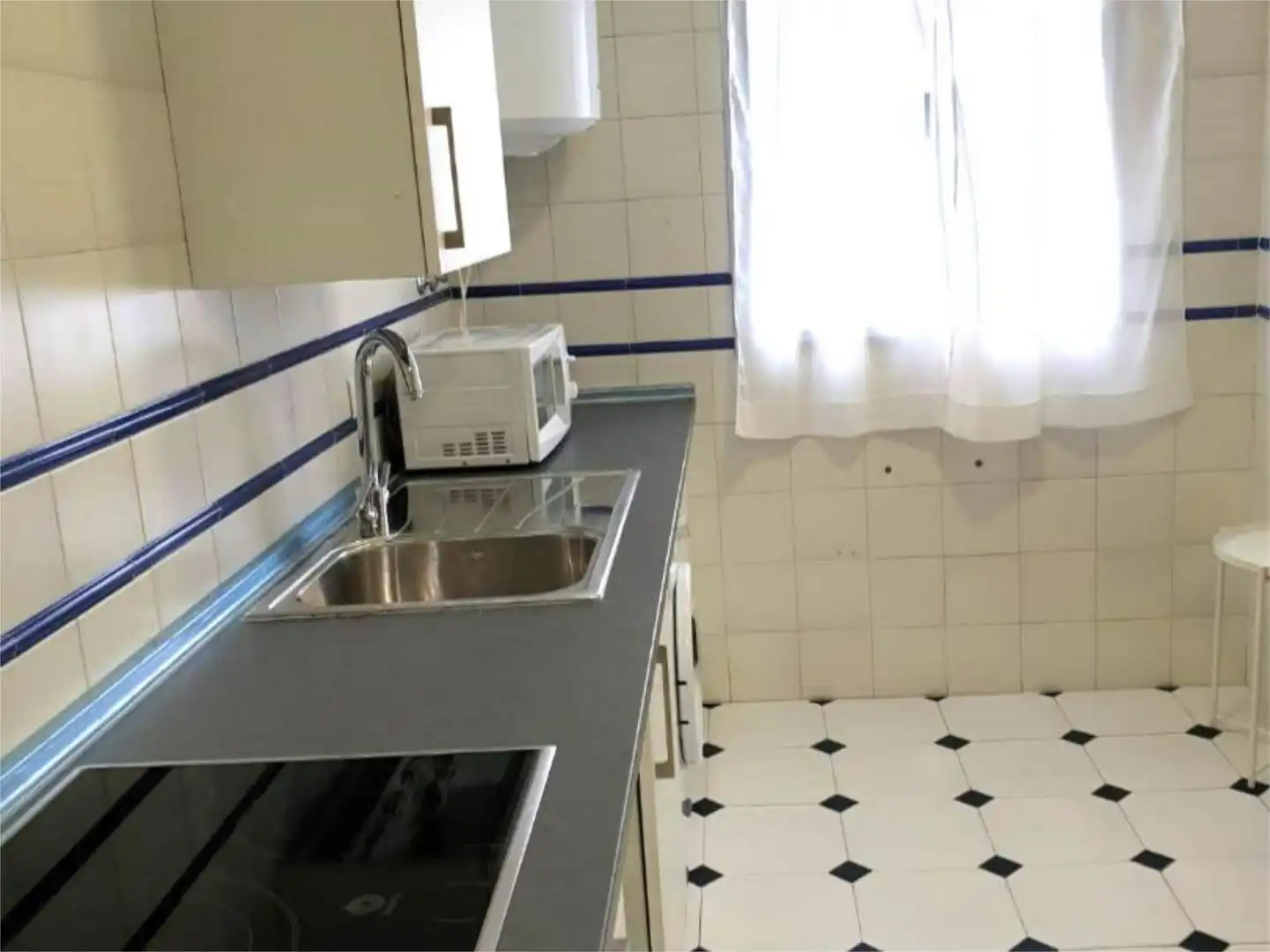 Pis en venda a Plaza Puerta Cerrada, Écija Cuina de Pis en venda en Écija amb Aire condicionat, Moblat i Balcó