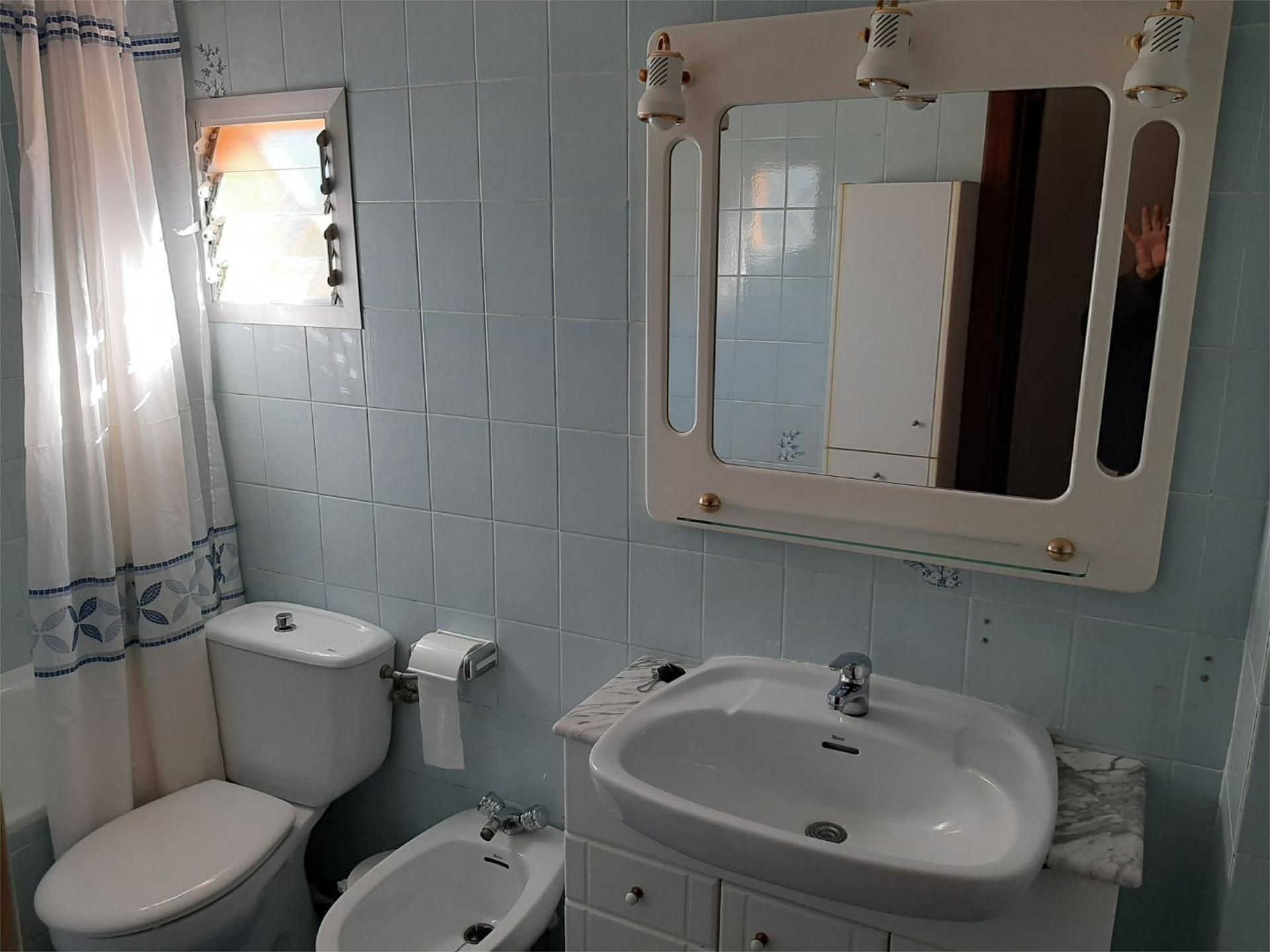 Bathroom of Flat for sale in Calles  with Air Conditioner, Terrace and Balcony