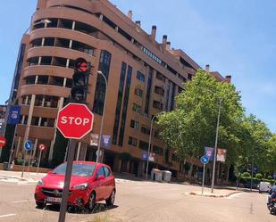 Vista exterior de Pis per a compartir en Valladolid Capital amb Jardí privat, Terrassa i Traster