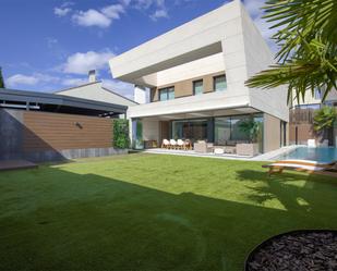 Vista exterior de Casa o xalet en venda en Boadilla del Monte amb Piscina