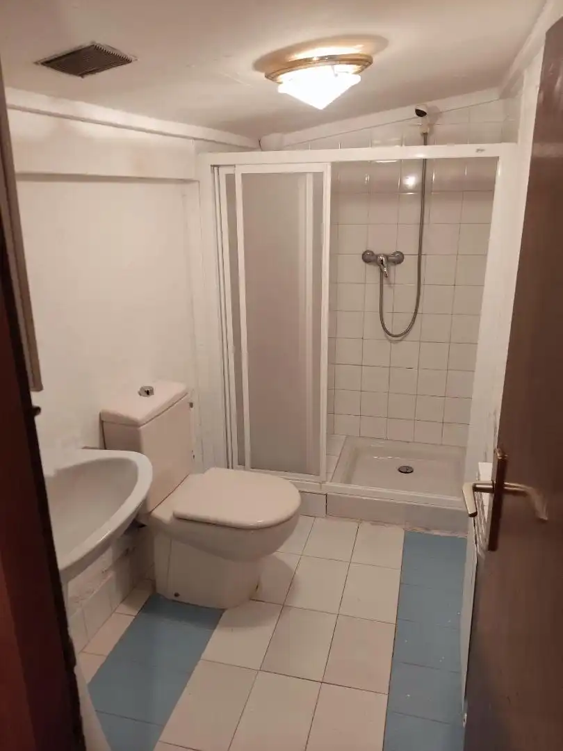 Casa adosada en venta en Calle Abanto, 30, Valle de Tobalina Baño de Casa adosada en venta en Valle de Tobalina con Calefacción, Parquet y Trastero