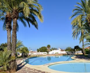 Schwimmbecken von Einfamilien-Reihenhaus miete in Dénia mit Klimaanlage, Privatgarten und Terrasse