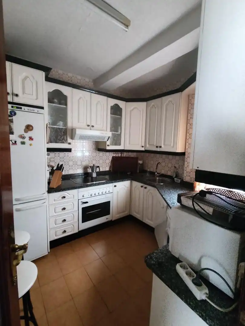 Kitchen of Flat for sale in Sevilla  with Air Conditioner, Heating and Parquet flooring