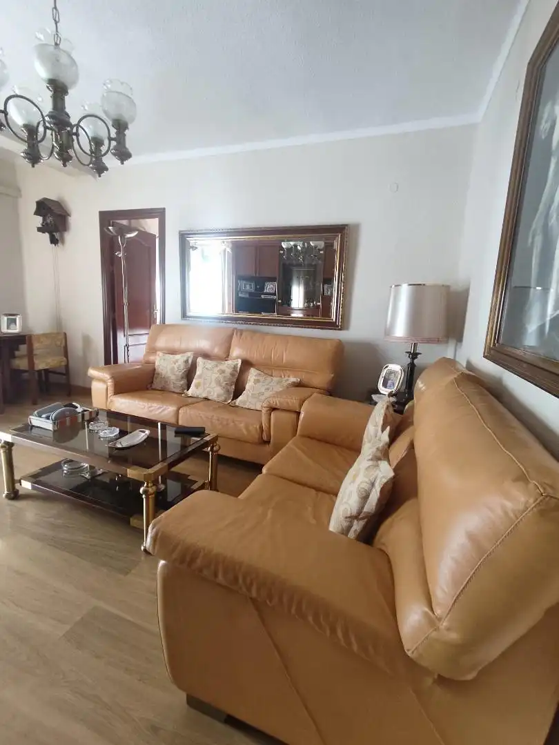 Living room of Flat for sale in Sevilla  with Air Conditioner, Heating and Parquet flooring