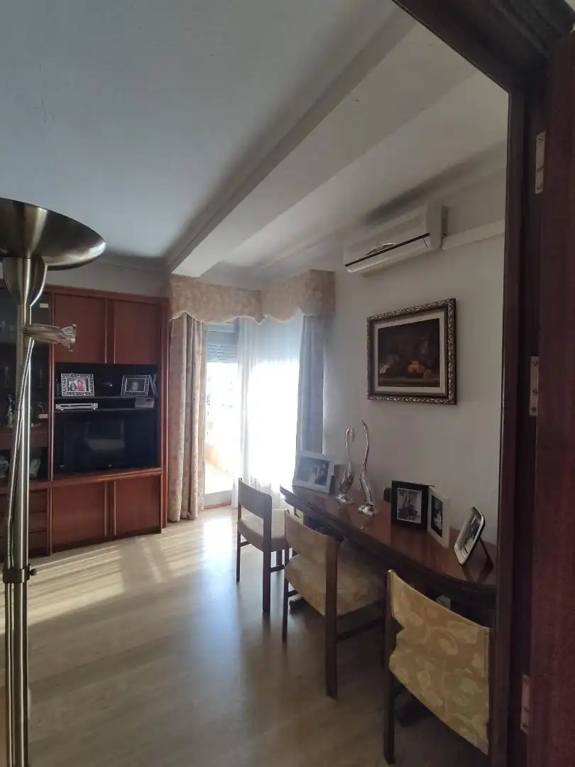 Living room of Flat for sale in Sevilla  with Air Conditioner, Heating and Parquet flooring