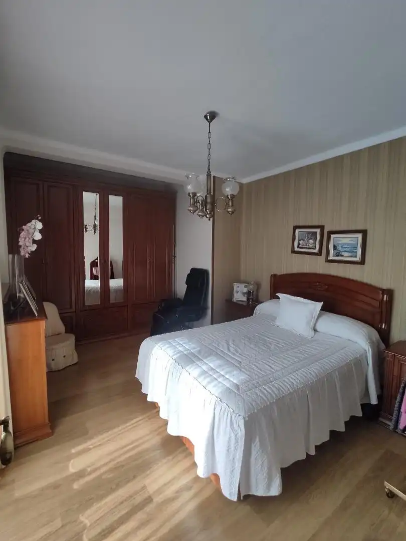 Bedroom of Flat for sale in Sevilla  with Air Conditioner, Heating and Parquet flooring