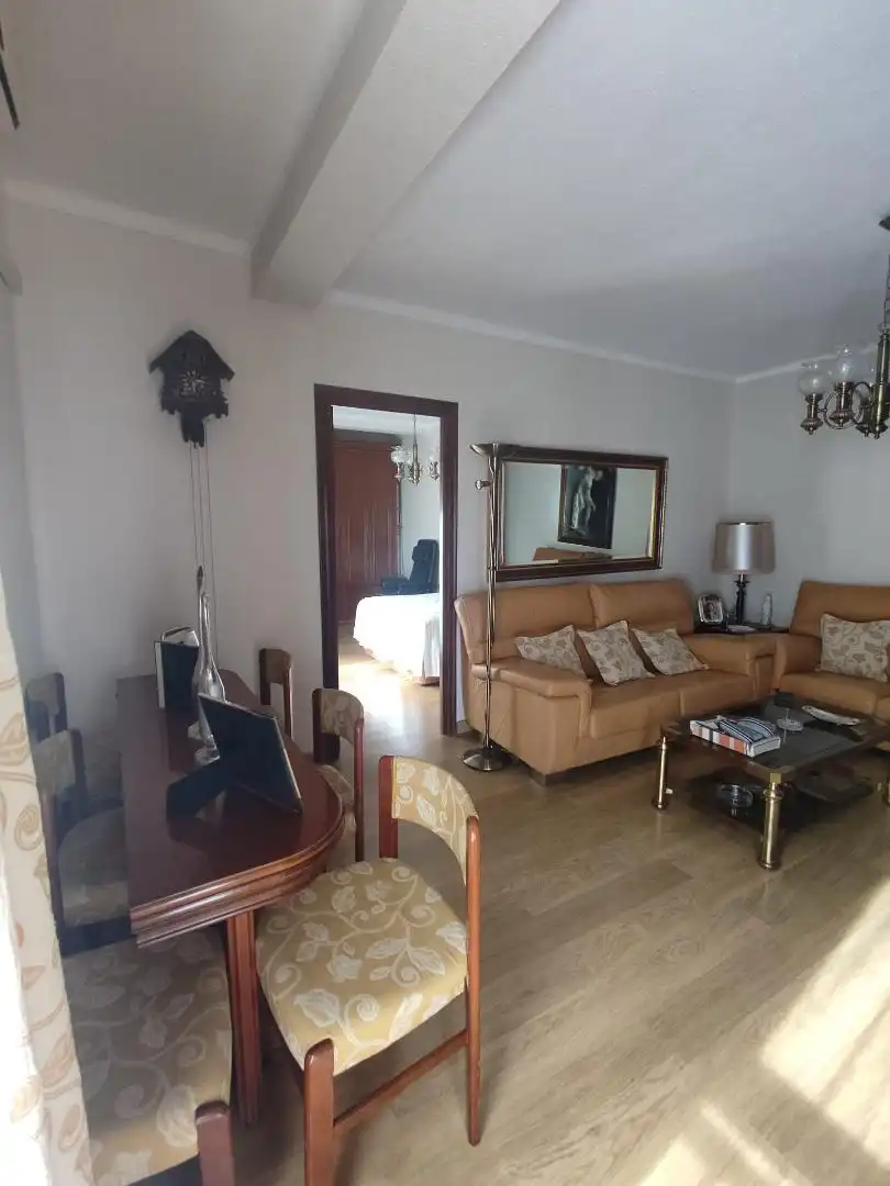 Living room of Flat for sale in Sevilla  with Air Conditioner, Heating and Parquet flooring