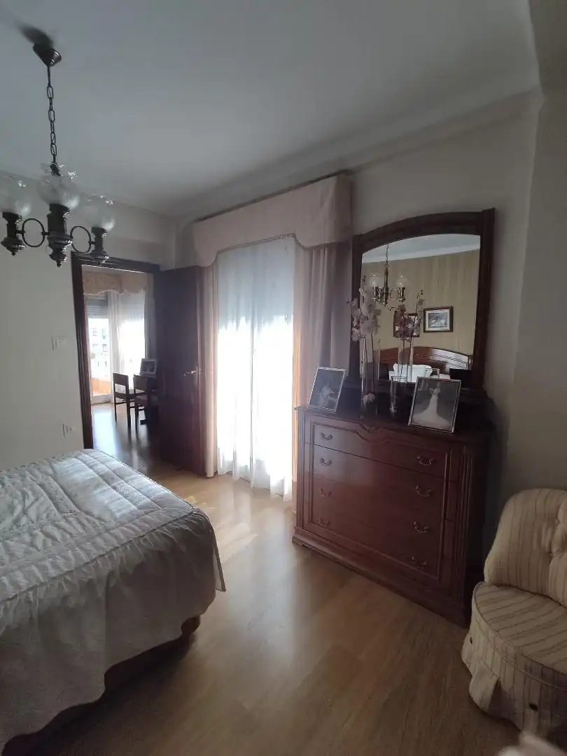 Bedroom of Flat for sale in Sevilla  with Air Conditioner, Heating and Parquet flooring