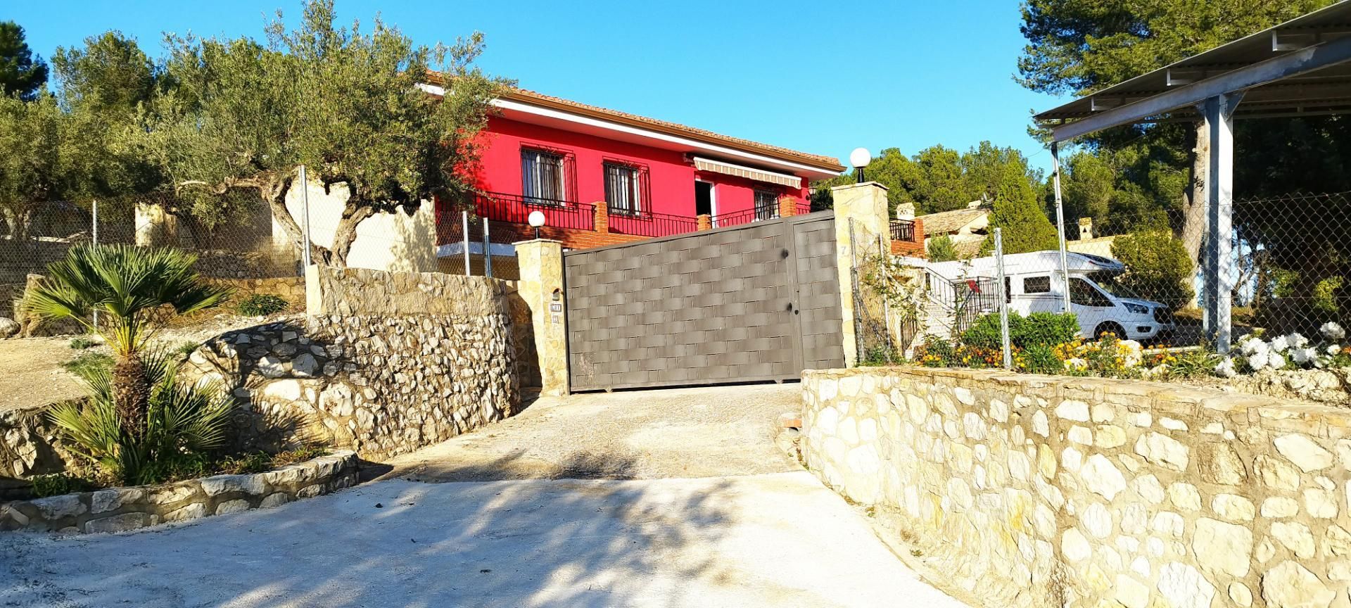Vista exterior de Casa o xalet en venda en Ontinyent amb Aire condicionat, Terrassa i Piscina