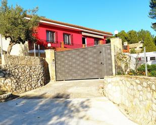 Vista exterior de Casa o xalet en venda en Ontinyent amb Aire condicionat, Terrassa i Piscina