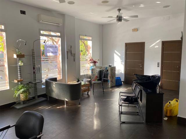 Local comercial en Venta en Calle del Bachiller, 3 en Nuevo Parque - Los Rosales - Tráfico Pesado