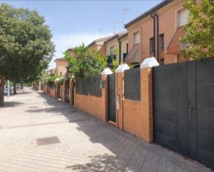 Vista exterior de Casa o xalet en venda en  Granada Capital amb Aire condicionat, Terrassa i Balcó