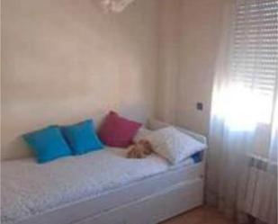 Bedroom of Flat for sale in Parla  with Heating, Terrace and Furnished