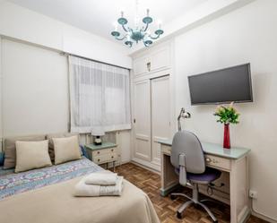 Bedroom of Flat to share in  Madrid Capital  with Heating, Parquet flooring and Furnished