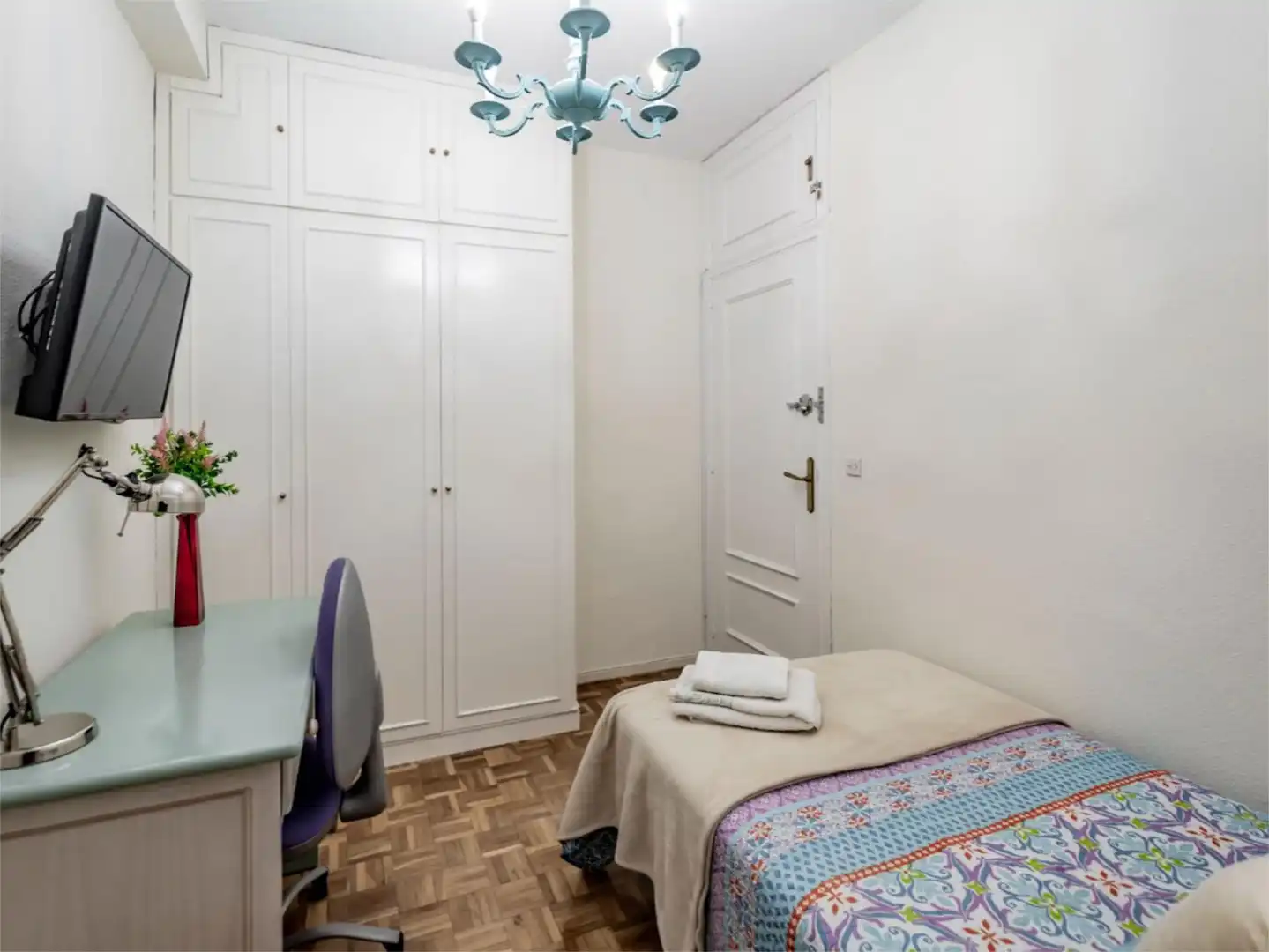 Room in Calle de O'Donnell, 58, Estrella Room in Calle de O'Donnell, 58, Estrella