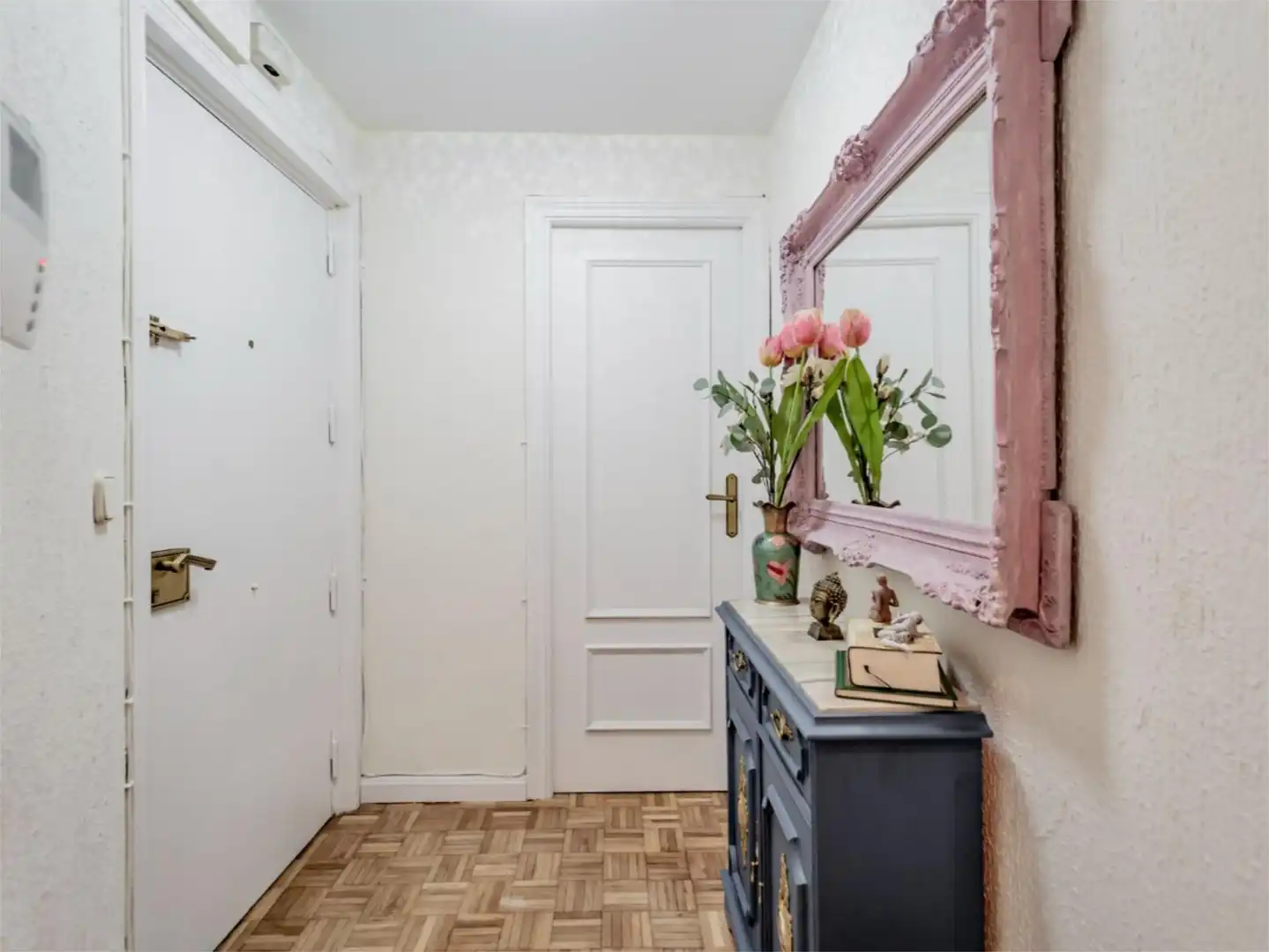 Room in Calle de O'Donnell, 58, Estrella Room in Calle de O'Donnell, 58, Estrella