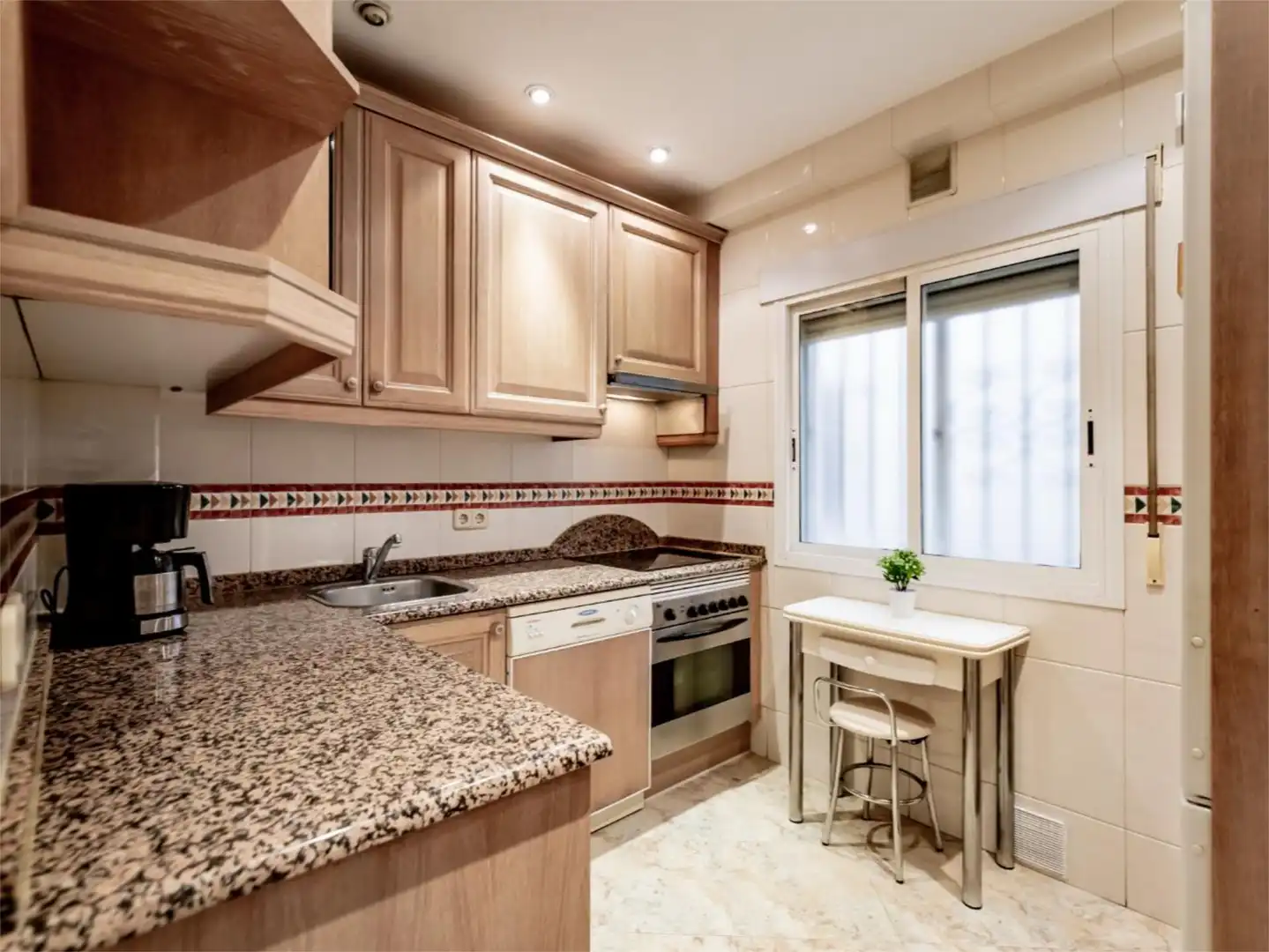 Room in Calle de O'Donnell, 58, Estrella Room in Calle de O'Donnell, 58, Estrella