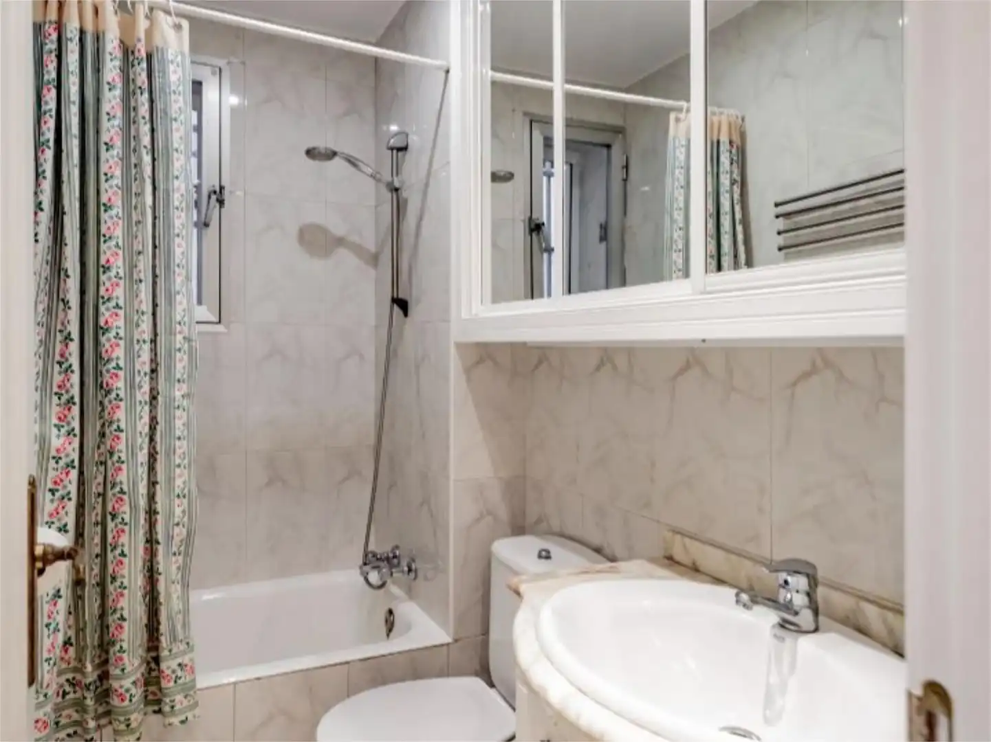 Room in Calle de O'Donnell, 58, Estrella Room in Calle de O'Donnell, 58, Estrella