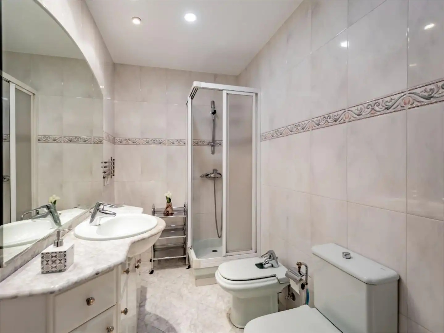 Room in Calle de O'Donnell, 58, Estrella Room in Calle de O'Donnell, 58, Estrella