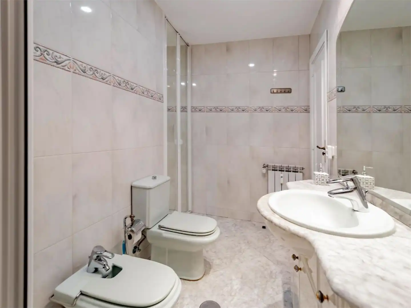 Room in Calle de O'Donnell, 58, Estrella Room in Calle de O'Donnell, 58, Estrella