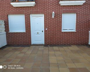 Exterior view of Planta baja to rent in Valdetorres de Jarama  with Terrace and Balcony