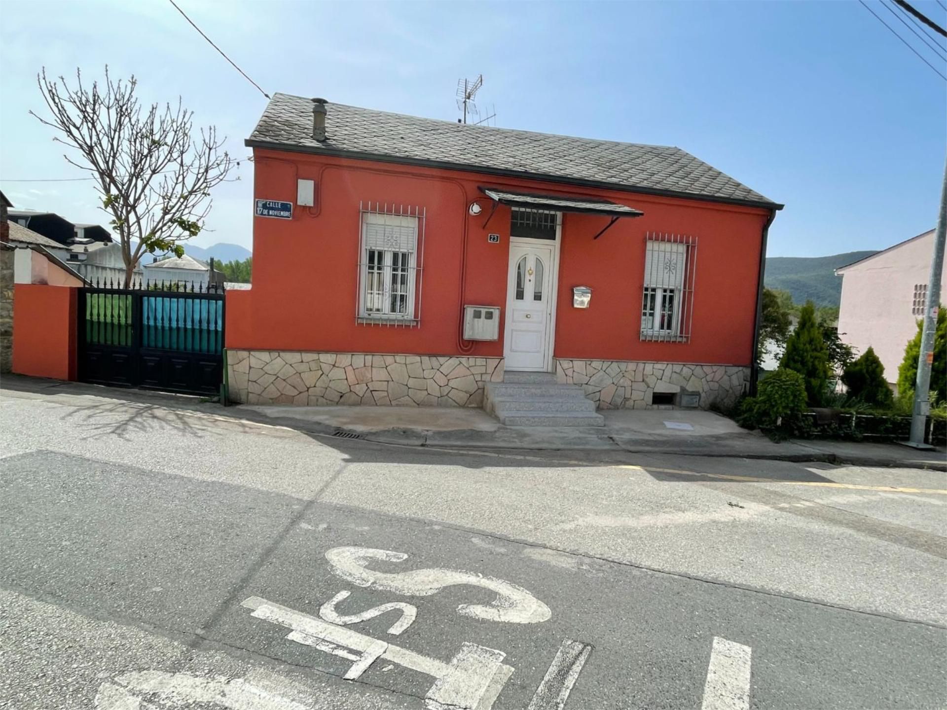 Exterior view of House or chalet for sale in Toral de los Vados  with Private garden, Parquet flooring and Terrace